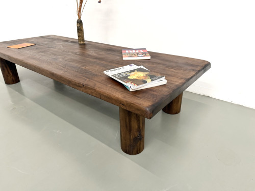 Table basse moderniste en orme massif, piètement cylindrique pin, années 70, vue 8