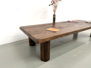Table basse moderniste en orme massif, piètement cylindrique pin, années 70, vue 14