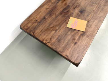 Table basse moderniste en orme massif, piètement cylindrique pin, années 70, vue 15