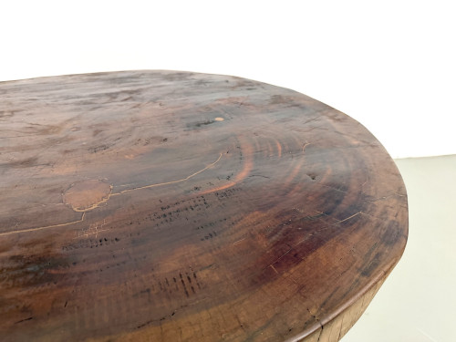 Table basse brutaliste en teck massif, slab monolithique, piètement tripode, années 50, vue 9