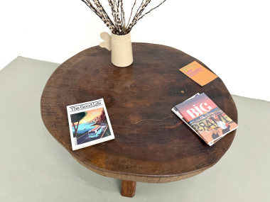 Table basse brutaliste en teck massif, slab monolithique, piètement tripode, années 50, vue 21