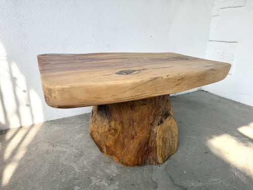 Table basse brutaliste organique en cèdre massif, piédestal tronc, années 70, vue 4