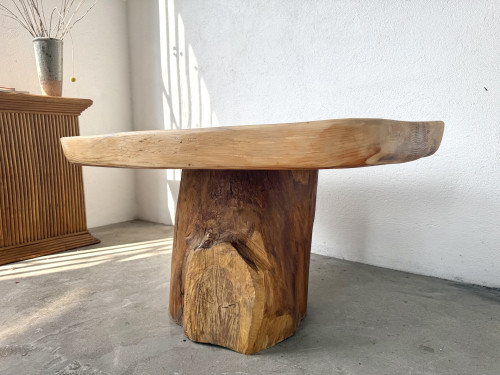 Table basse brutaliste organique en cèdre massif, piédestal tronc, années 70, vue 9
