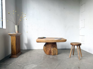 Table basse brutaliste organique en cèdre massif, piédestal tronc, années 70, vue 12