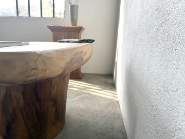 Table basse brutaliste organique en cèdre massif, piédestal tronc, années 70, vue 22