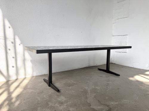 Table basse moderniste mosaïque céramique, attribuée Lilienthal, structure métal laqué noir, années 60, vue 4