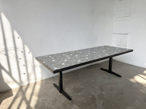 Table basse moderniste mosaïque céramique, attribuée Lilienthal, structure métal laqué noir, années 60, vue 5