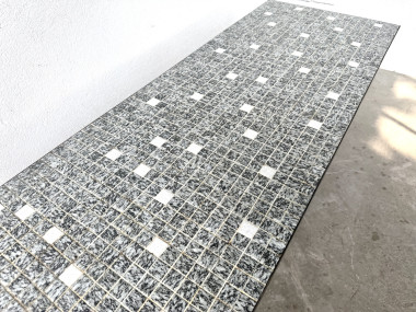 Table basse moderniste mosaïque céramique, attribuée Lilienthal, structure métal laqué noir, années 60, vue 8
