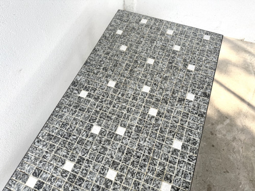 Table basse moderniste mosaïque céramique, attribuée Lilienthal, structure métal laqué noir, années 60, vue 9