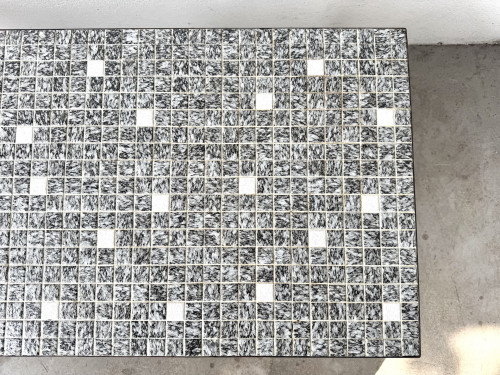 Table basse moderniste mosaïque céramique, attribuée Lilienthal, structure métal laqué noir, années 60, vue 10