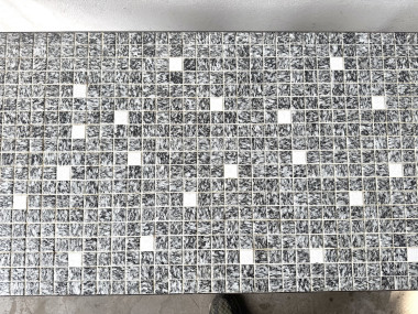 Table basse moderniste mosaïque céramique, attribuée Lilienthal, structure métal laqué noir, années 60, vue 11