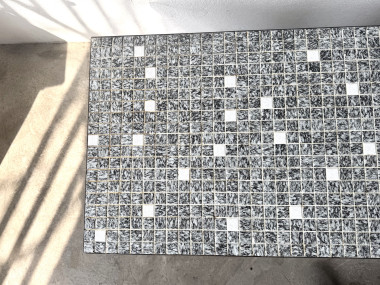 Table basse moderniste mosaïque céramique, attribuée Lilienthal, structure métal laqué noir, années 60, vue 12