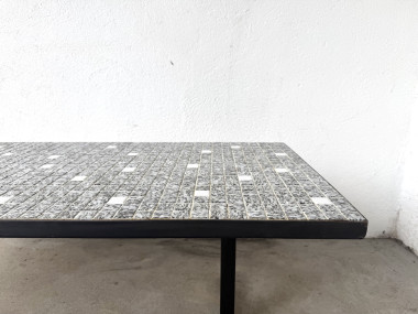 Table basse moderniste mosaïque céramique, attribuée Lilienthal, structure métal laqué noir, années 60, vue 15