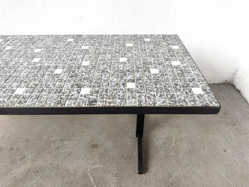 Table basse moderniste mosaïque céramique, attribuée Lilienthal, structure métal laqué noir, années 60, vue 16