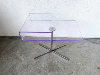 Table d'appoint acrylique transparent et chrome, design années 70, vue 3