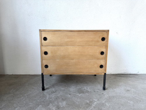 Commode trois tiroirs ARP — Minvielle, chêne et métal laqué, France, années 1960, vue 2