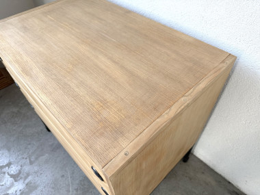 Commode trois tiroirs ARP — Minvielle, chêne et métal laqué, France, années 1960, vue 5