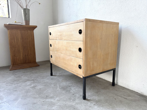 Commode trois tiroirs ARP — Minvielle, chêne et métal laqué, France, années 1960, vue 7