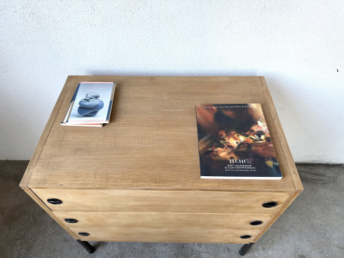 Commode trois tiroirs ARP — Minvielle, chêne et métal laqué, France, années 1960, vue 8