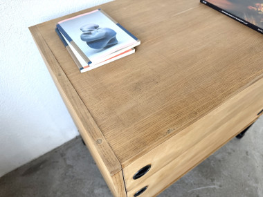 Commode trois tiroirs ARP — Minvielle, chêne et métal laqué, France, années 1960, vue 12
