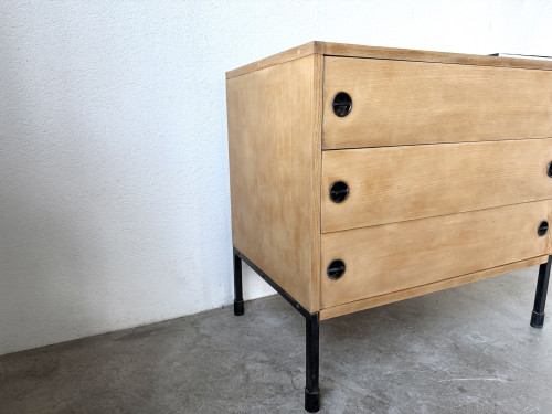Commode trois tiroirs ARP — Minvielle, chêne et métal laqué, France, années 1960, vue 13