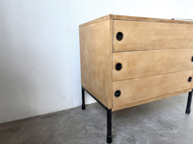 Commode trois tiroirs ARP — Minvielle, chêne et métal laqué, France, années 1960, vue 13