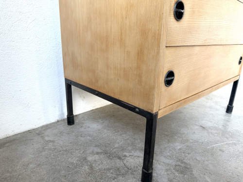 Commode trois tiroirs ARP — Minvielle, chêne et métal laqué, France, années 1960, vue 15