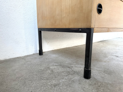 Commode trois tiroirs ARP — Minvielle, chêne et métal laqué, France, années 1960, vue 16