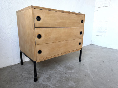 Commode trois tiroirs ARP — Minvielle, chêne et métal laqué, France, années 1960, vue 17