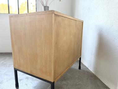 Commode trois tiroirs ARP — Minvielle, chêne et métal laqué, France, années 1960, vue 20