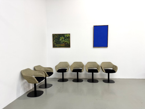 Série de six fauteuils pivotants à coque organique, tissu chiné et base disque lestée, années 1990, vue 1