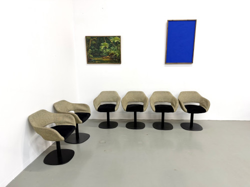 Série de six fauteuils pivotants à coque organique, tissu chiné et base disque lestée, années 1990, vue 2