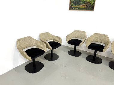 Série de six fauteuils pivotants à coque organique, tissu chiné et base disque lestée, années 1990, vue 3