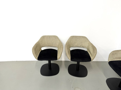 Série de six fauteuils pivotants à coque organique, tissu chiné et base disque lestée, années 1990, vue 5