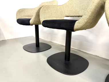 Série de six fauteuils pivotants à coque organique, tissu chiné et base disque lestée, années 1990, vue 15