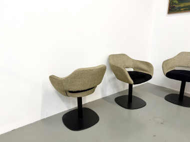 Série de six fauteuils pivotants à coque organique, tissu chiné et base disque lestée, années 1990, vue 19