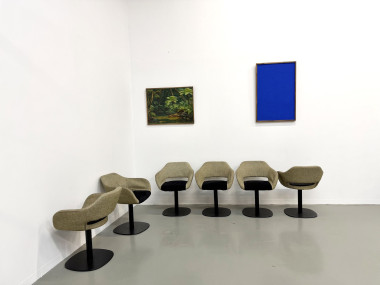 Série de six fauteuils pivotants à coque organique, tissu chiné et base disque lestée, années 1990, vue 20