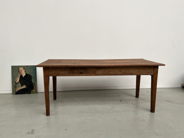Table de ferme ancienne en noyer blond à 2 tiroirs, pieds fuseaux. 181 cm de long., vue 1