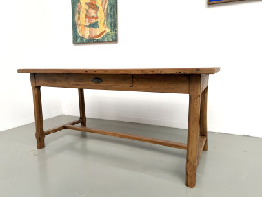 Table de ferme en merisier massif, un tiroir, entretoise basse, France, années 1950, vue 3