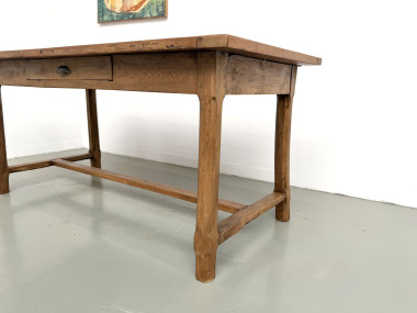 Table de ferme en merisier massif, un tiroir, entretoise basse, France, années 1950, vue 5