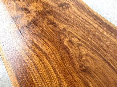 Table basse brutaliste en noyer massif, plateau slab live edge, France, années 1970, vue 11