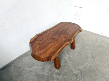 Table basse brutaliste en noyer massif, plateau slab live edge, France, années 1970, vue 13