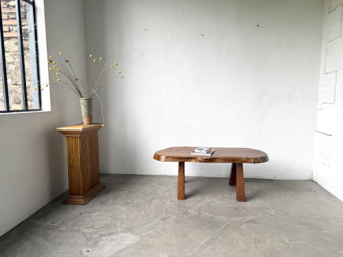 Table basse brutaliste en noyer massif, plateau slab live edge, France, années 1970, vue 14