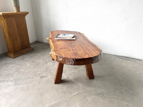Table basse brutaliste en noyer massif, plateau slab live edge, France, années 1970, vue 18