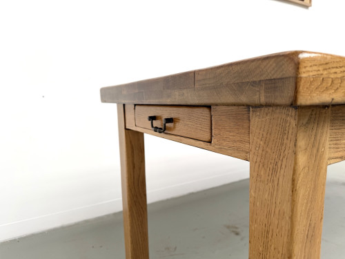 Table de ferme en chêne massif, pieds carrés, un tiroir, France, années 1960–1970, vue 14