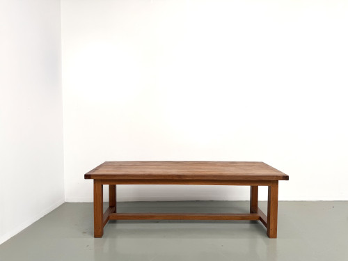 Grande table de ferme moderniste en hêtre massif, plateau épais chevillé, finition miel satinée, vue 2