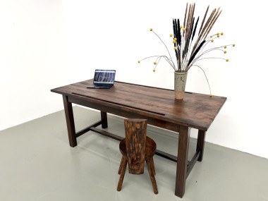 Table de métier en pin massif, plateau rainuré, finition brun satiné, années 1950-60, vue 3