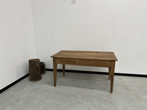 Petite table de ferme en noyer blond, vue 9