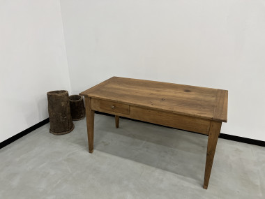 Petite table de ferme en noyer blond, vue 11