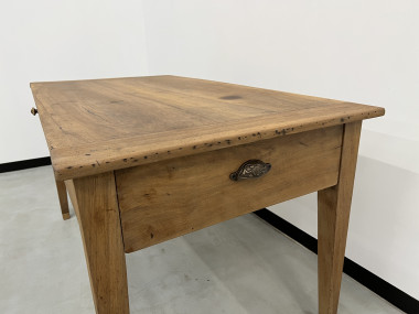 Petite table de ferme en noyer blond, vue 13